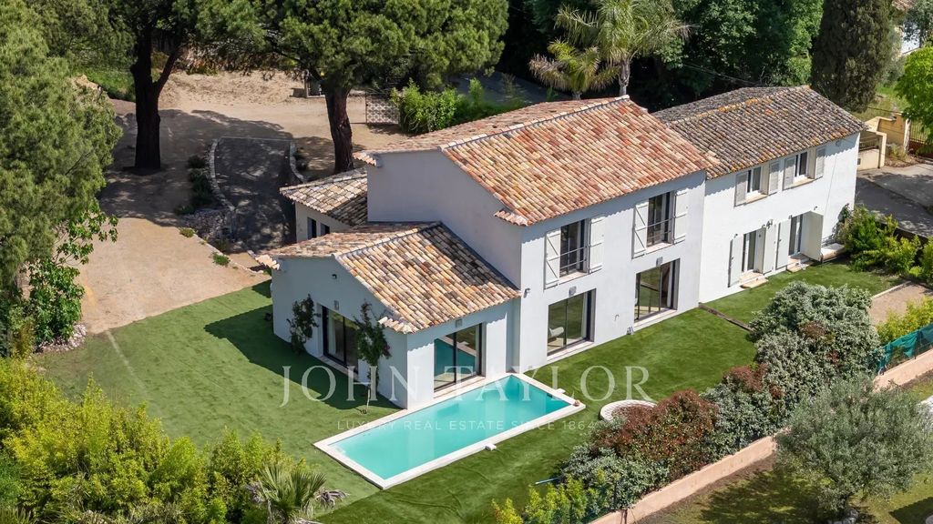 Property photo 1 of 5 Contemporary Villa Near The Village