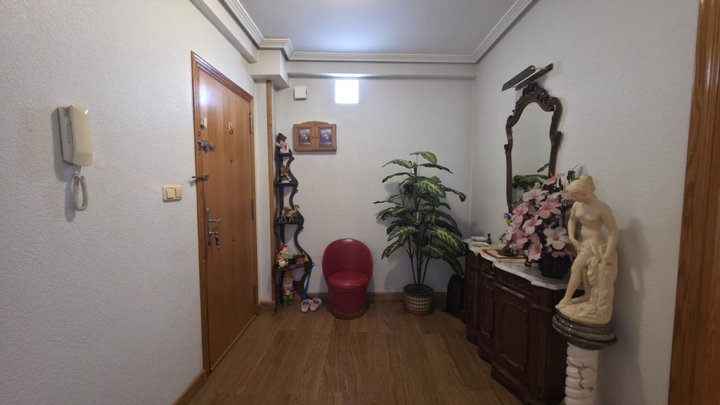 Property photo 3 of 33