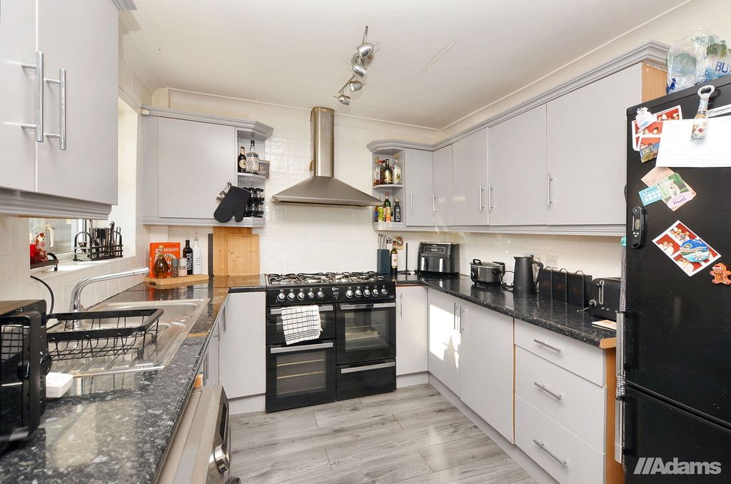 Property photo 3 of 21