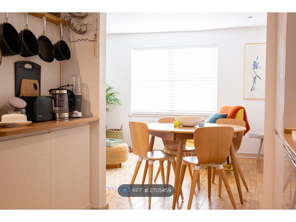 Property photo 2 of 11 Dining Area