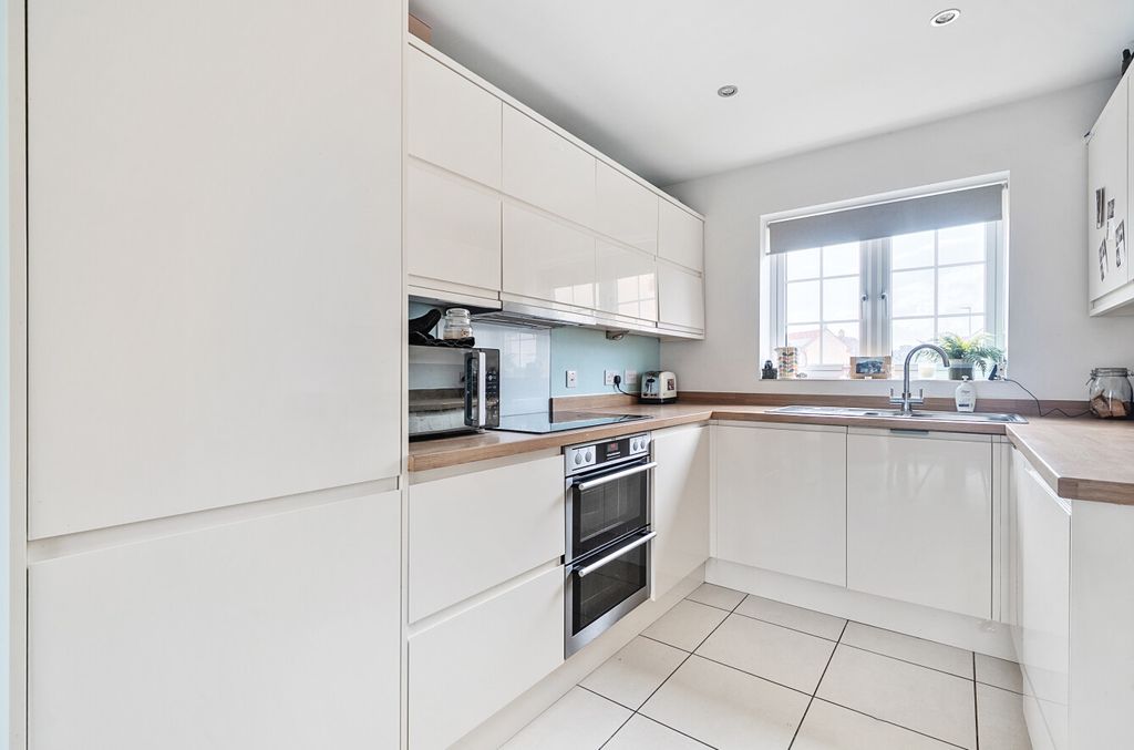 Property photo 3 of 13 Kitchen