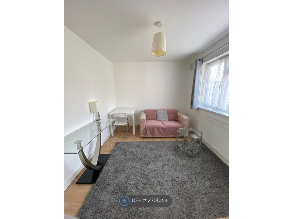 Property photo 3 of 7 Living Room