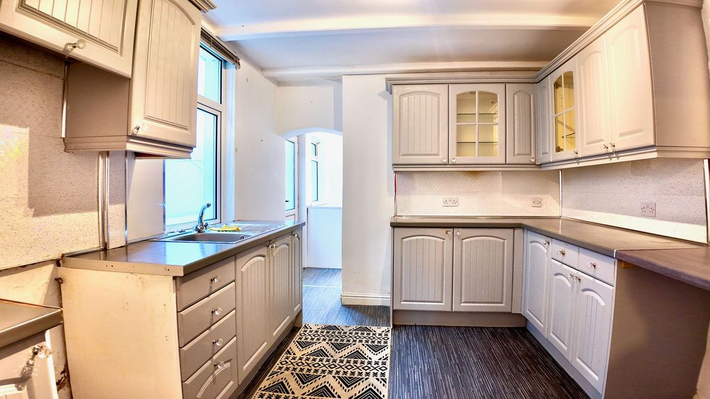 Property photo 3 of 34