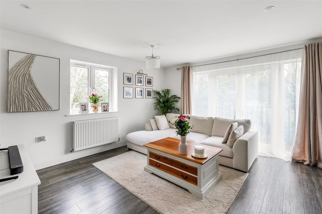 Property photo 3 of 22 7-Woodpecker-Gardens-8.Jpg