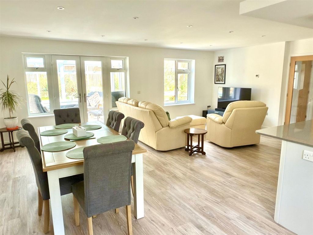 Property photo 2 of 29 Lounge Diner.Jpg