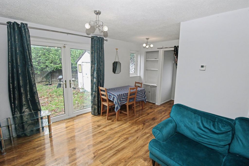 Property photo 2 of 13 Lounge