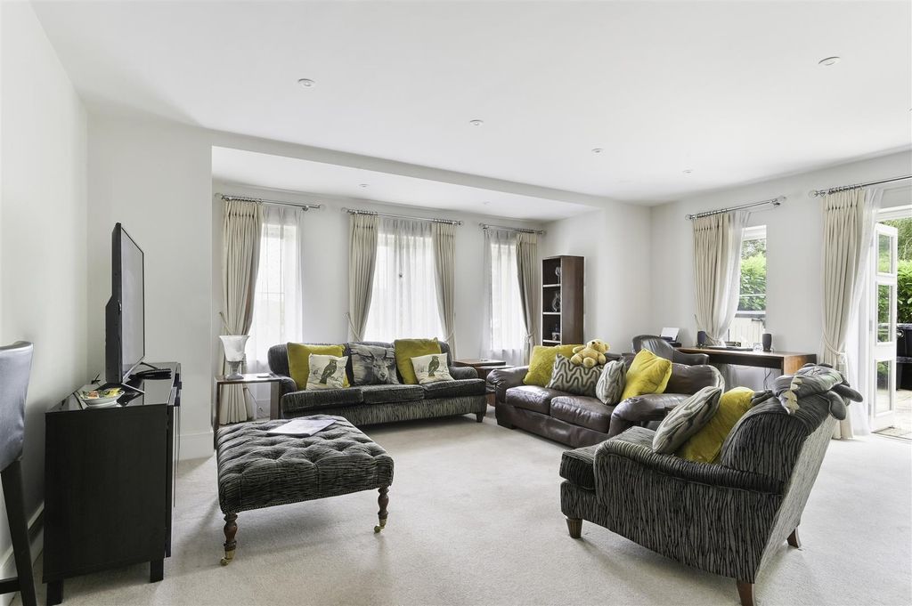 Property photo 2 of 19 Kingswood Park, 7- (6).Jpg