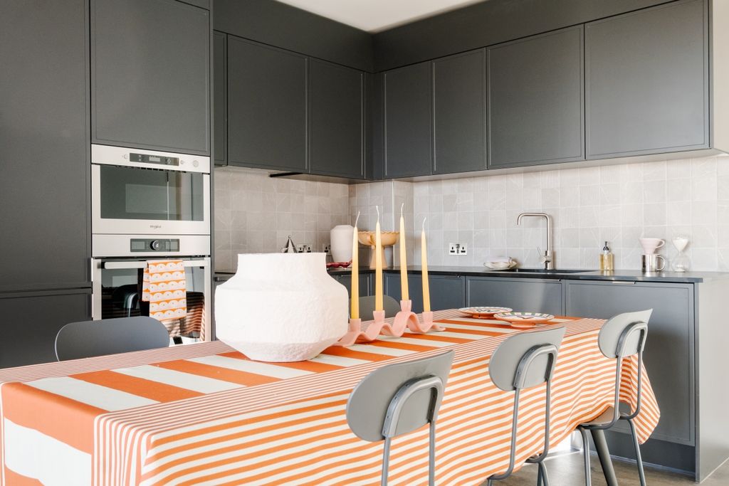 Property photo 2 of 8 Flat69€“Sandhu-Bui...