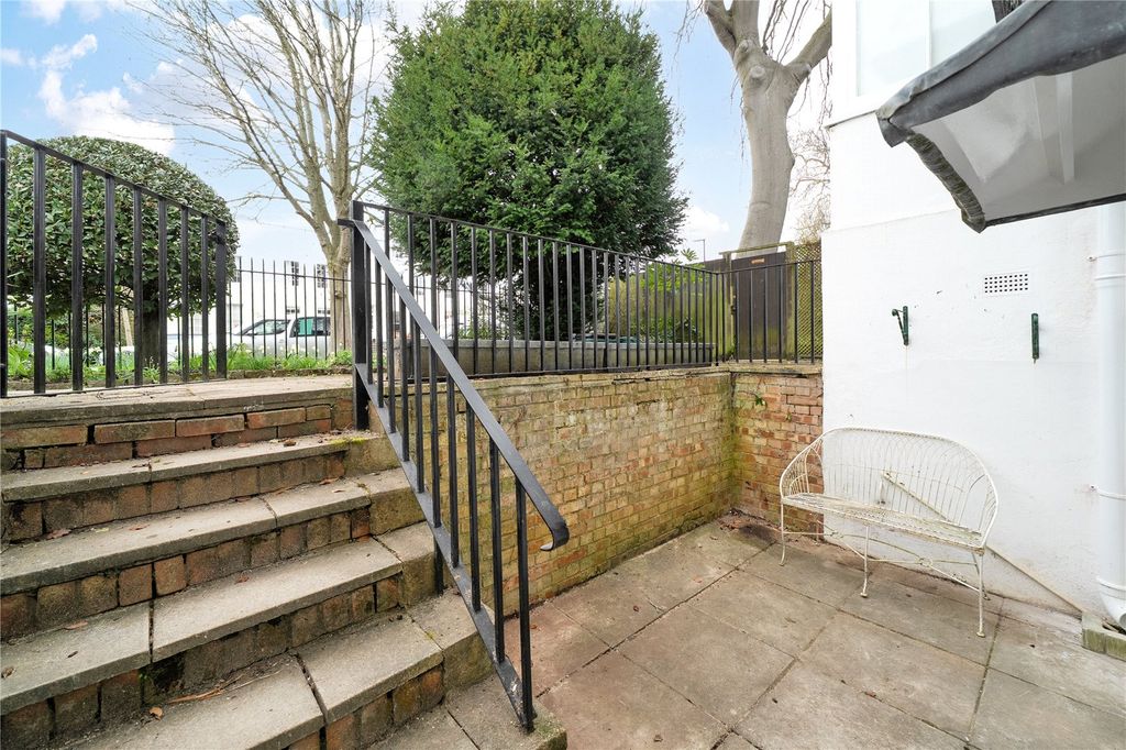 Property photo 2 of 24 Picture No. 18