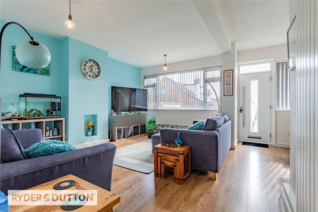 Property photo 1 of 23 Lounge