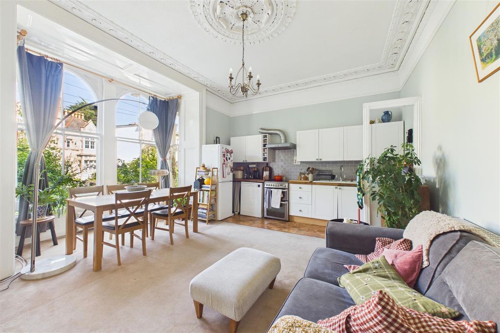 2 bed flat for saleCotham Road, Cotham BS6 photo 2