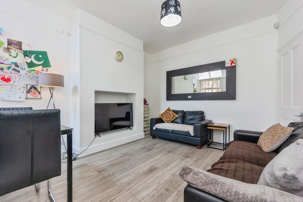 Property photo 3 of 19 Pbox-Img.Jpg