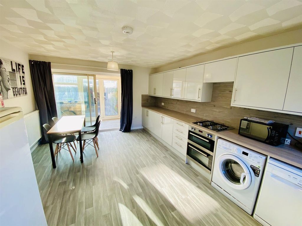 Property photo 3 of 12 Kitchen 3.Jpg