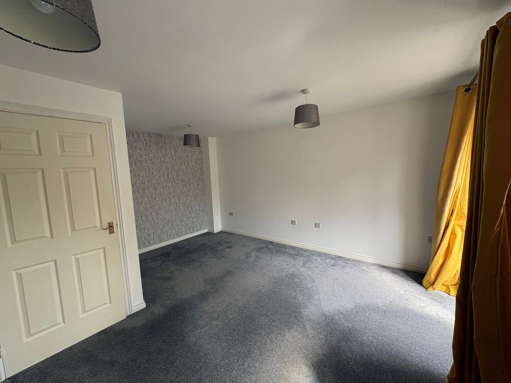 Property photo 3 of 17 Lounge Aspect 2