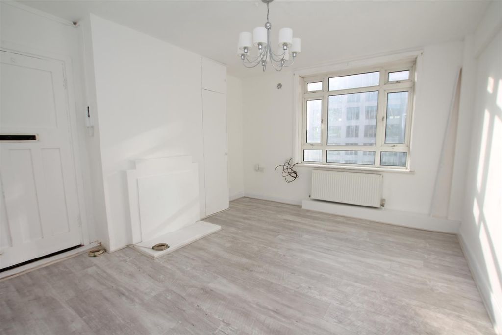Property photo 1 of 7 Living Room