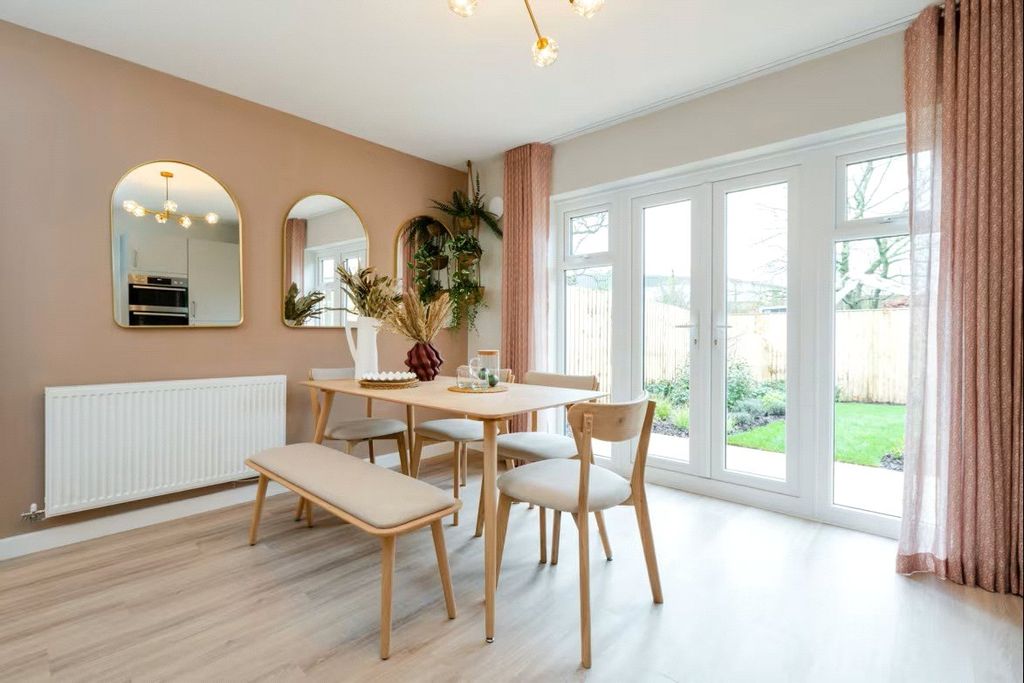 Property photo 3 of 10 Dining Area