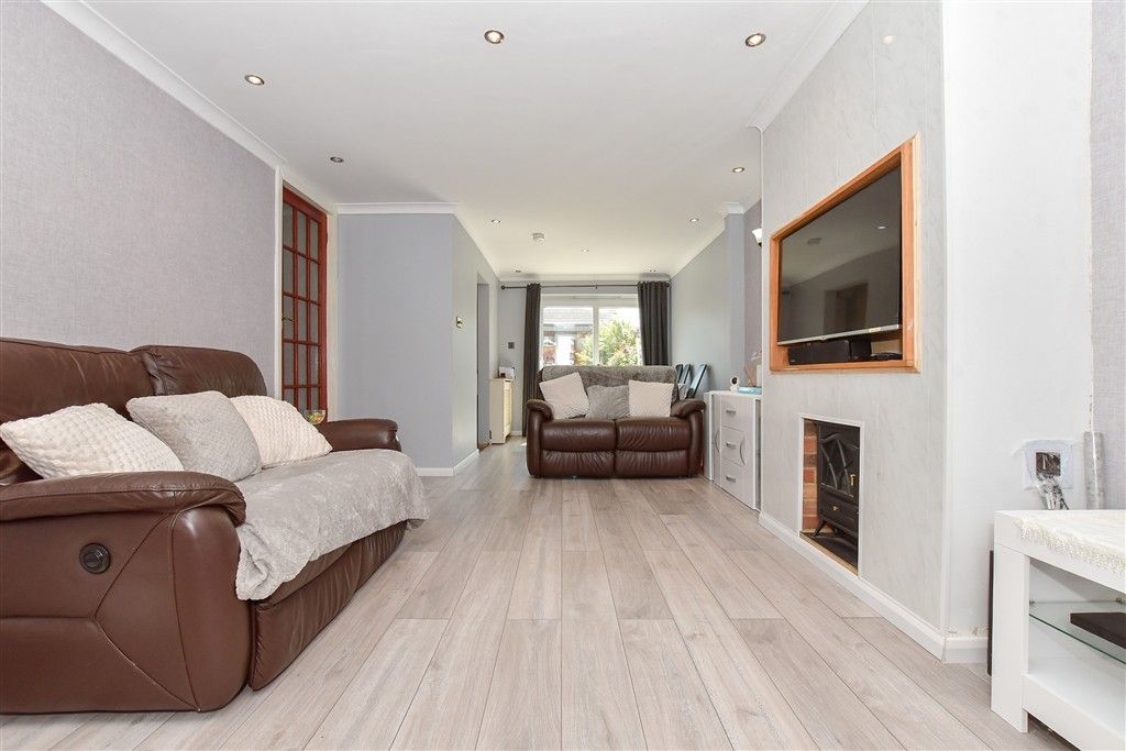 Property photo 3 of 12 Lounge