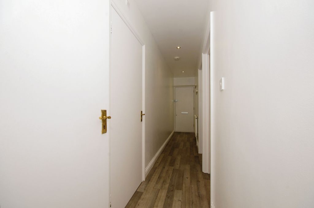 Property photo 3 of 10 Hallway