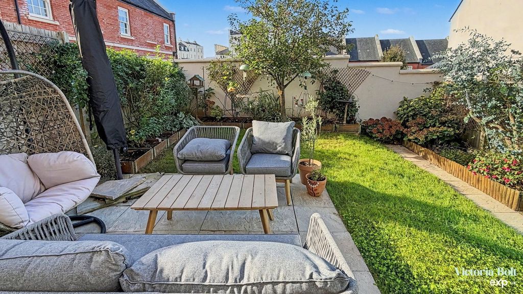 Property photo 2 of 19