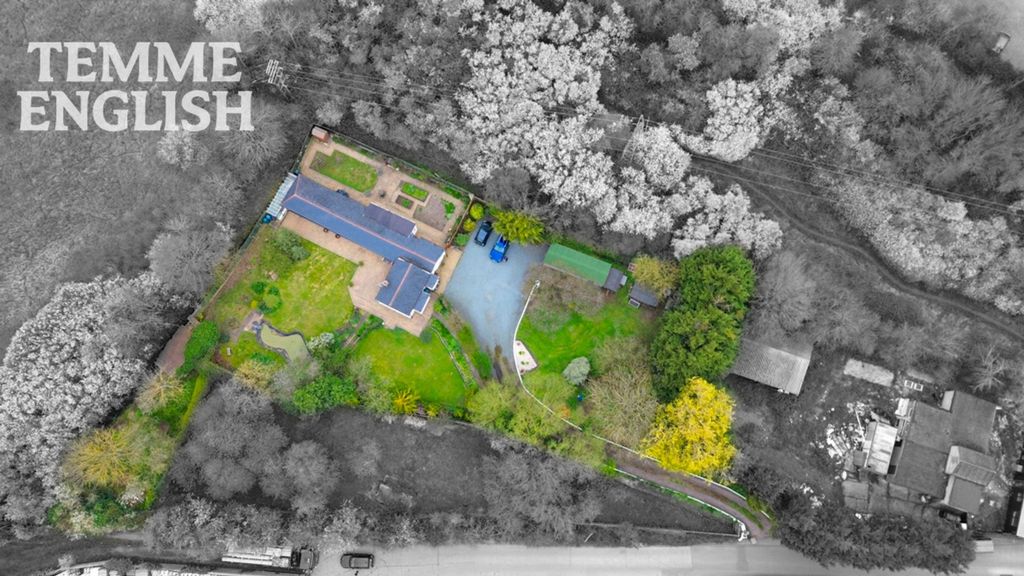 Property photo 2 of 28