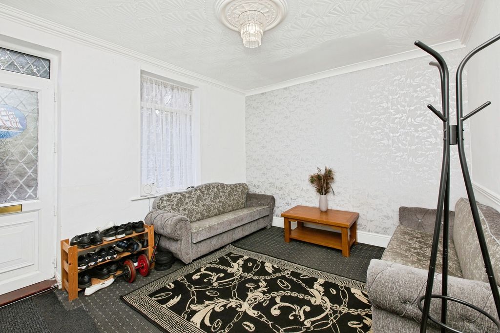 Property photo 2 of 19 Lounge