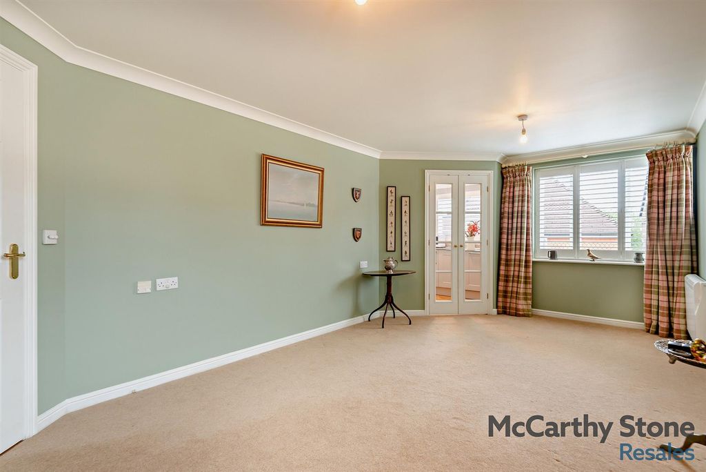 Property photo 3 of 12 8657747-Interior03-800.Jpg