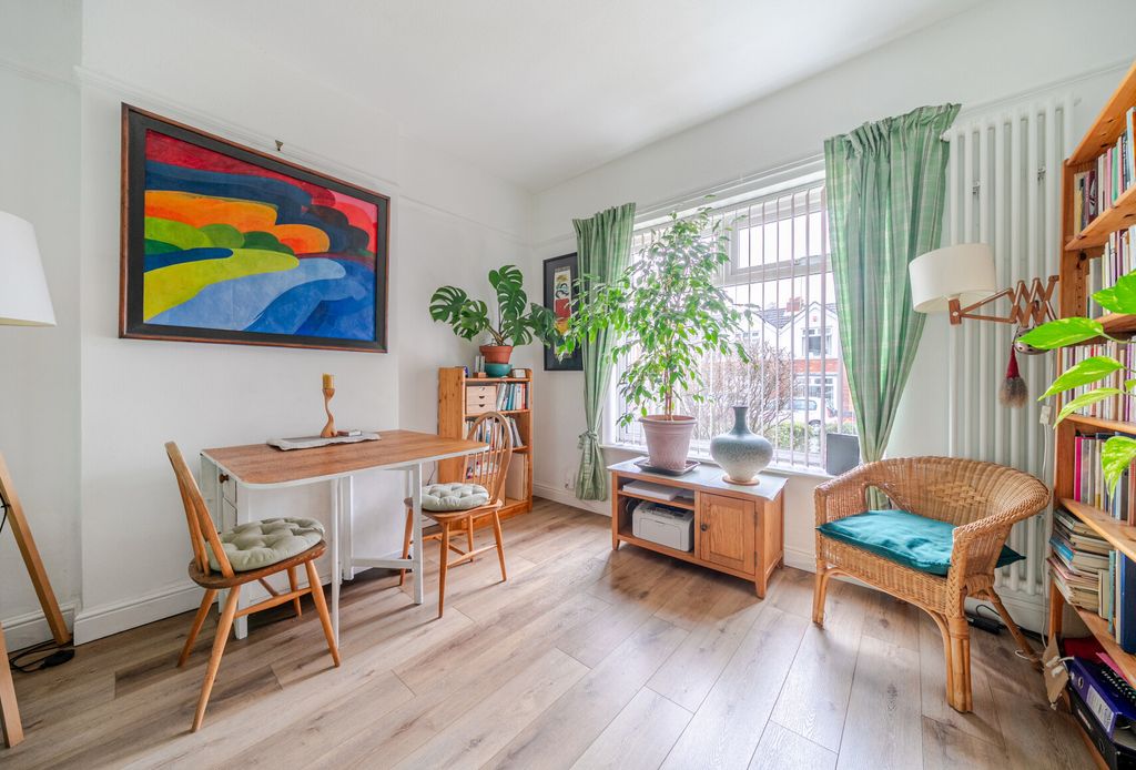 Property photo 3 of 17 1405812-6-698B64B...