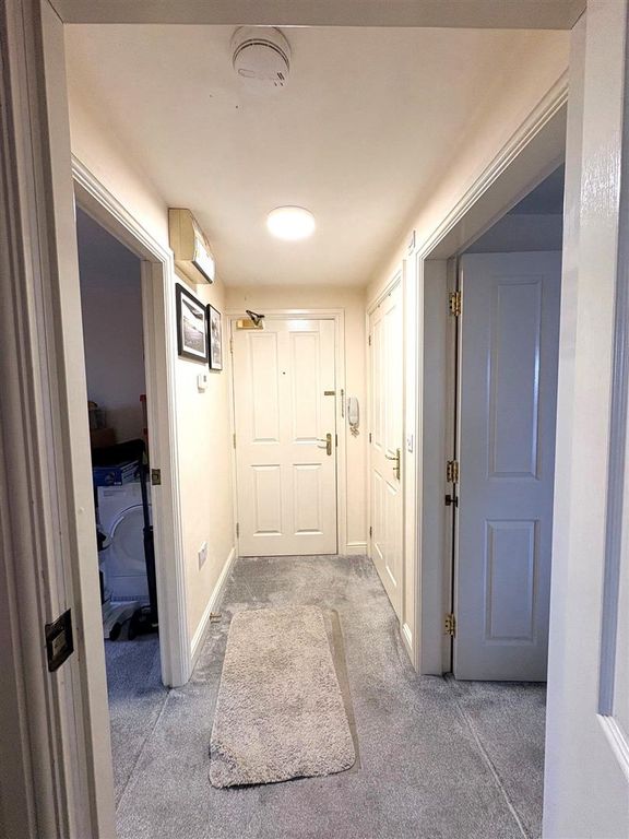 Property photo 2 of 9 Hall.Jpg