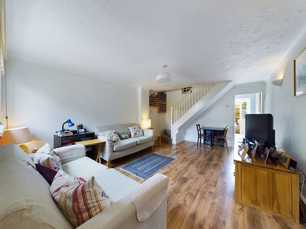 Property photo 3 of 9 Cam00585P1-Pr0127-Still01