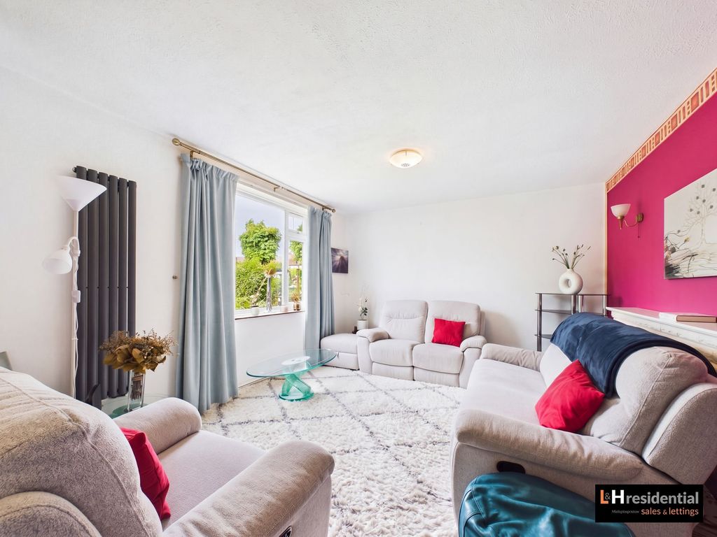 Property photo 3 of 11