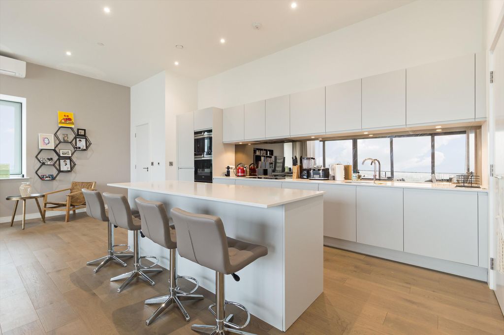 Property photo 3 of 15 Image