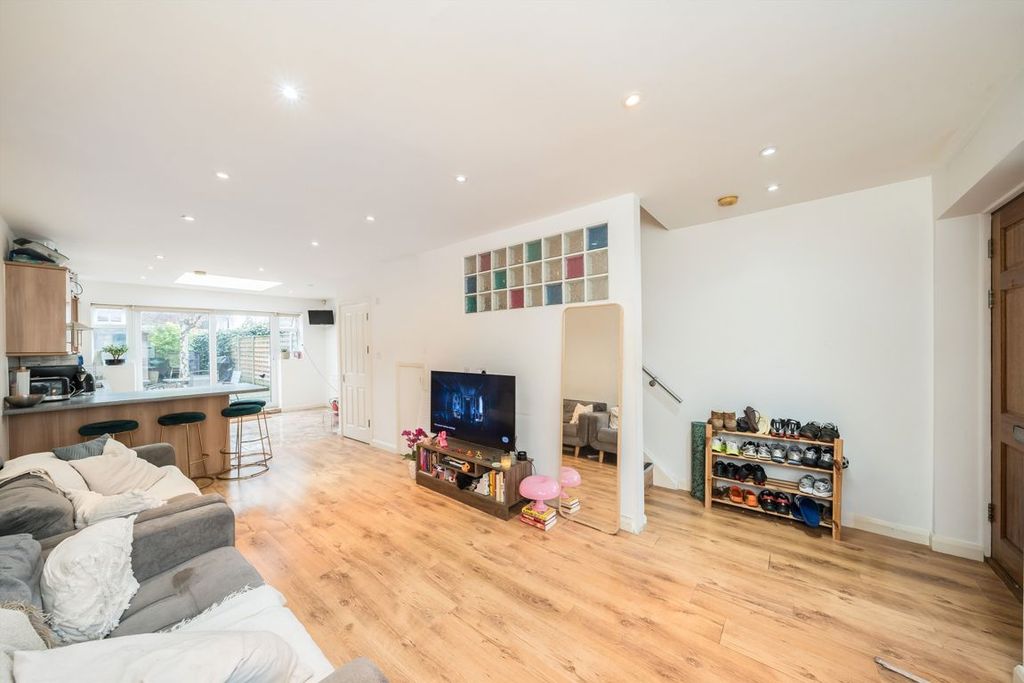 Property photo 2 of 6