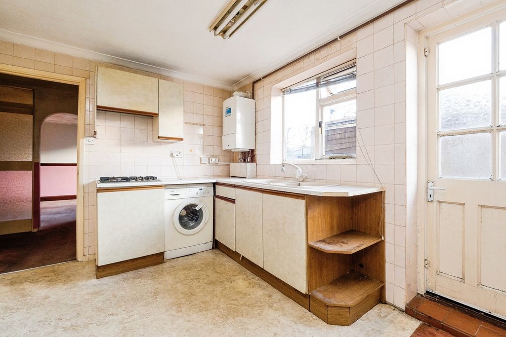 Additional image 8 of 2 bed maisonette for saleFyfield Road, Rainham RM13