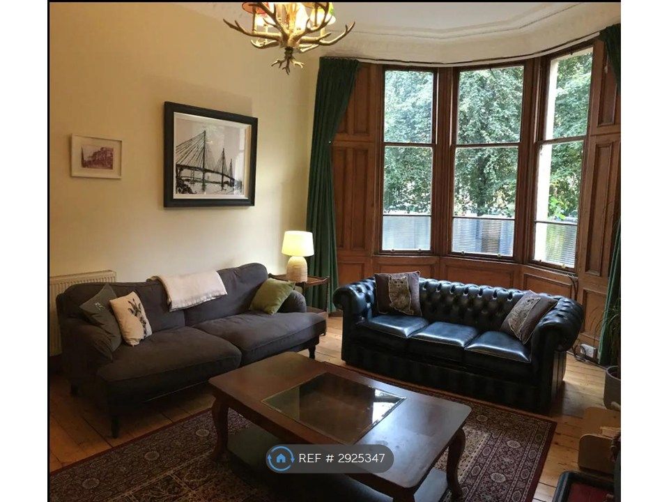 Property photo 1 of 13 Livingroom