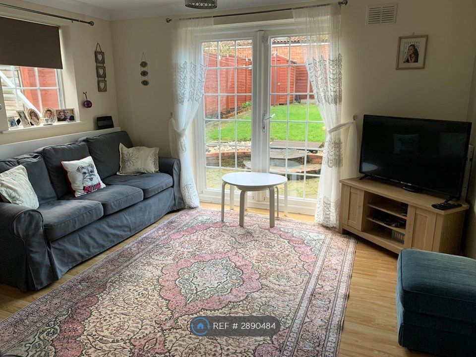 Property photo 3 of 11 Living Room