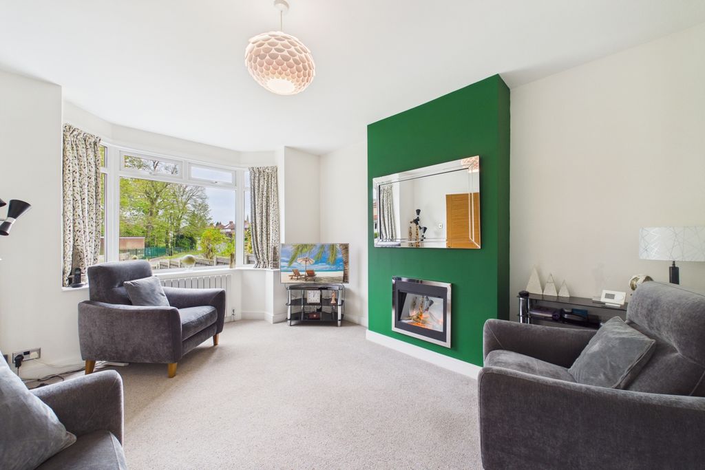 Property photo 3 of 25 Cam02279G0-Pr0080-Still001