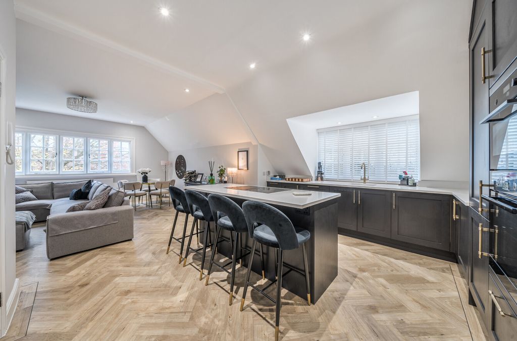 Property photo 2 of 23 1374996-14-690Dd0...