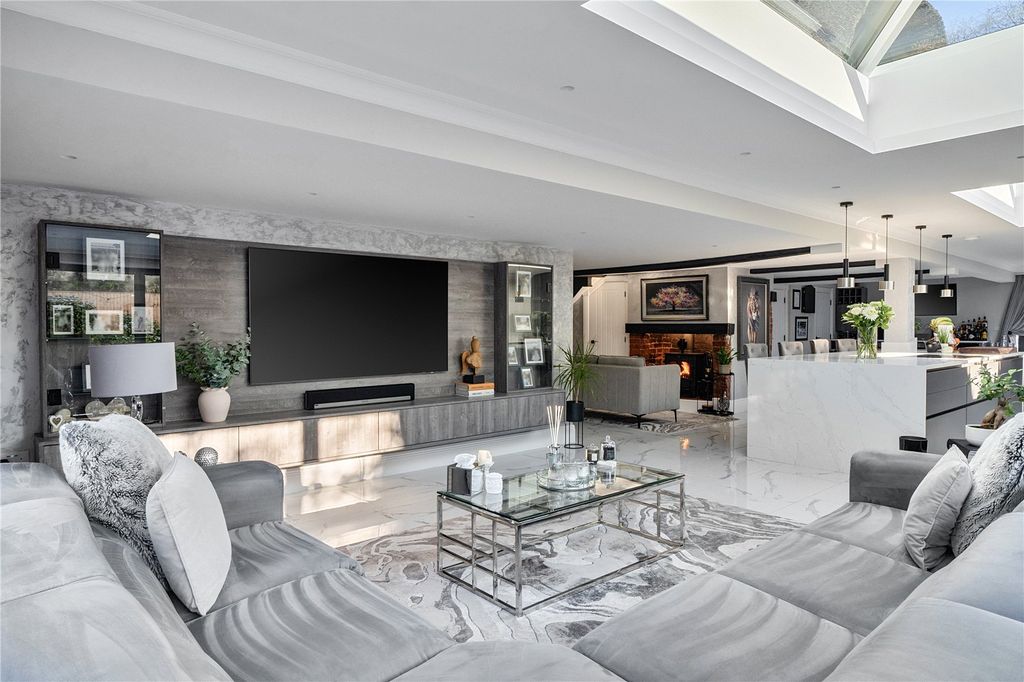 Property photo 2 of 45 Picture No. 25