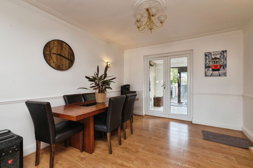 Property photo 3 of 20 Img_2011