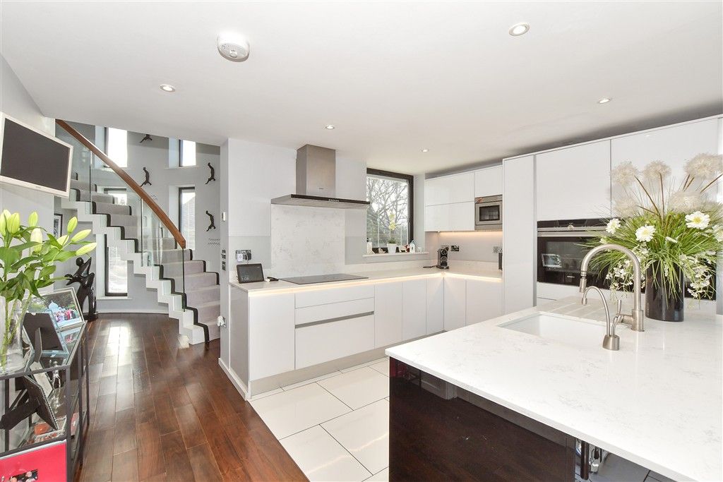 Property photo 3 of 24 Kitchen Area