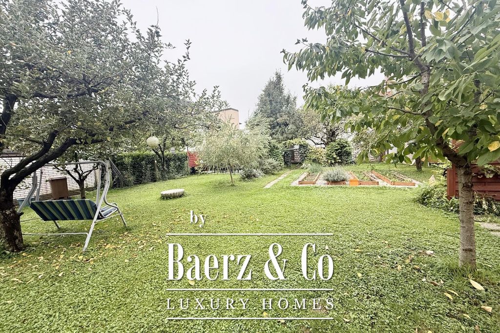 Property photo 1 of 2