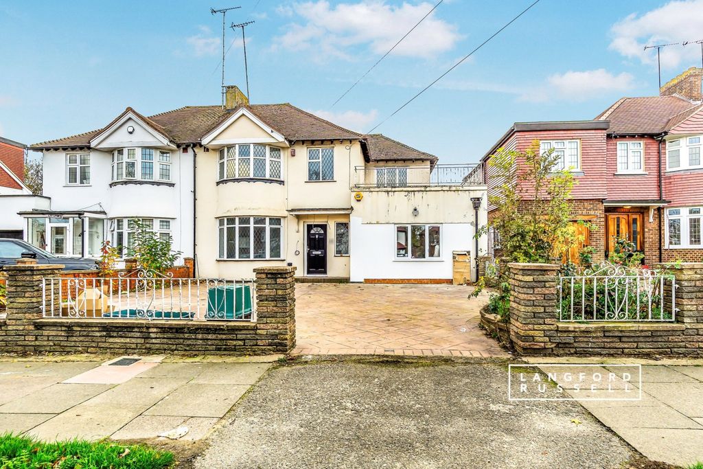 Property photo 1 of 15 External