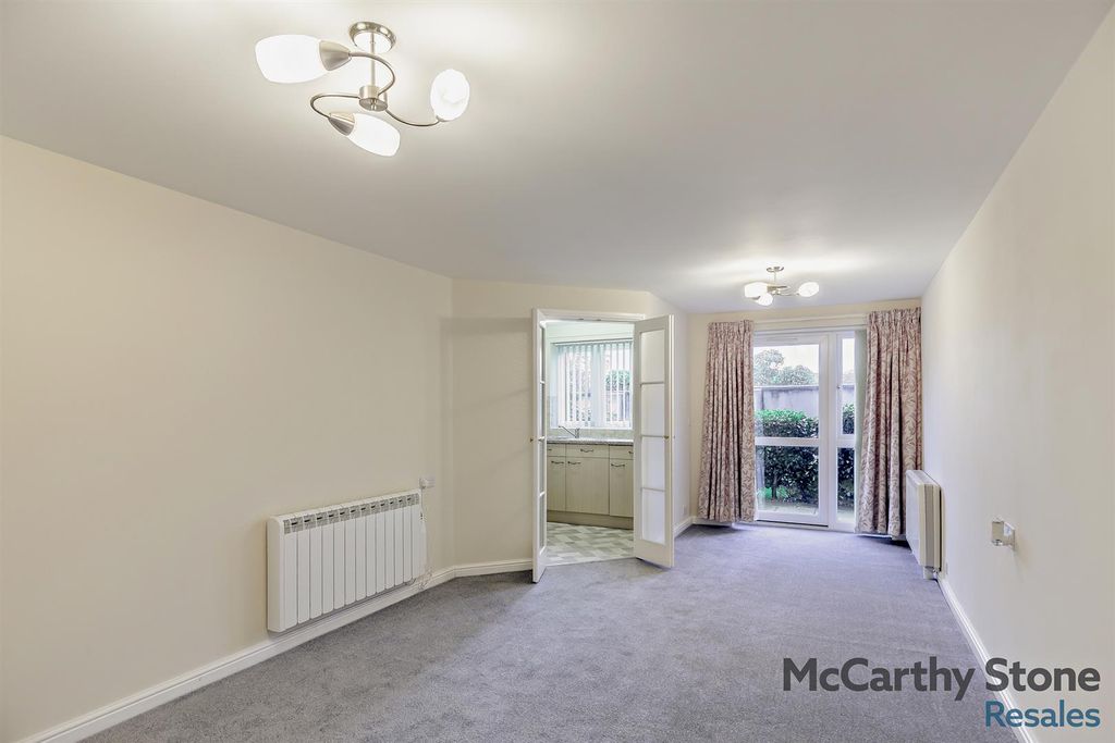 Property photo 3 of 16 Living Room