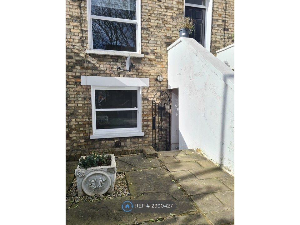 Property photo 1 of 18 Entrance