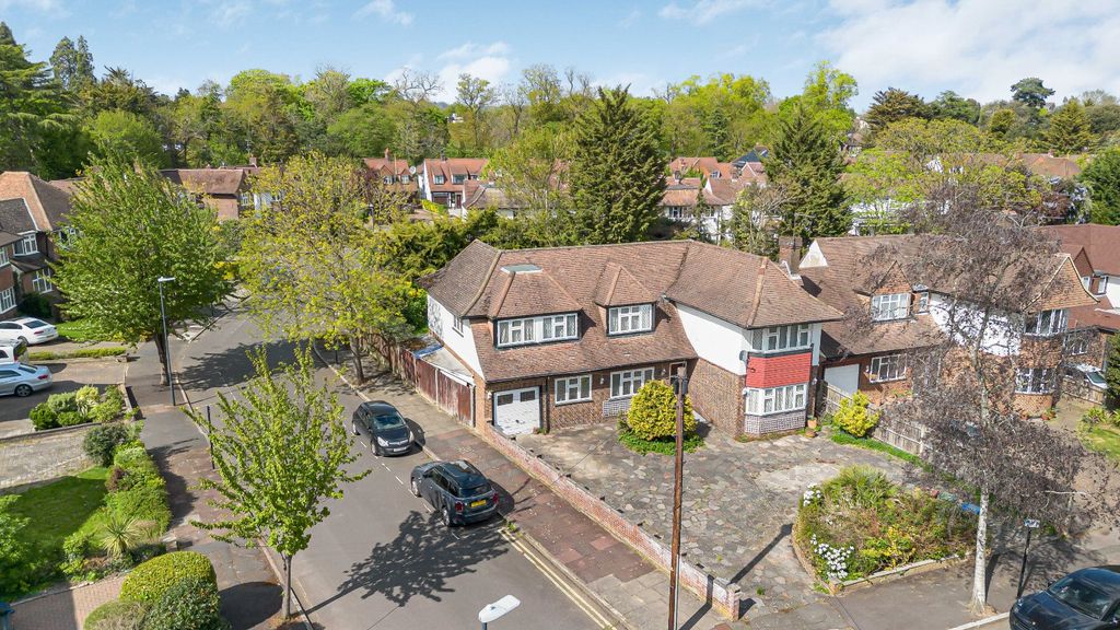 Additional image 4 of 7 bed detached house for saleDorset Drive, Edgware HA8