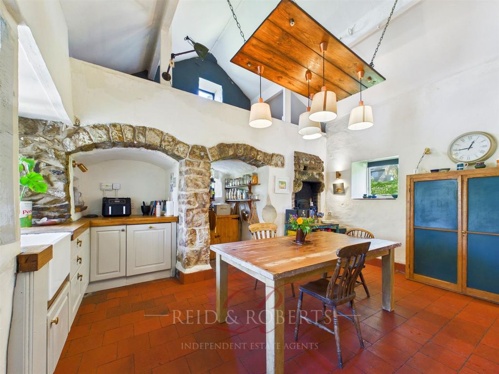 Property photo 3 of 44 Cam05148G0-Pr0177-Still026.Jpg