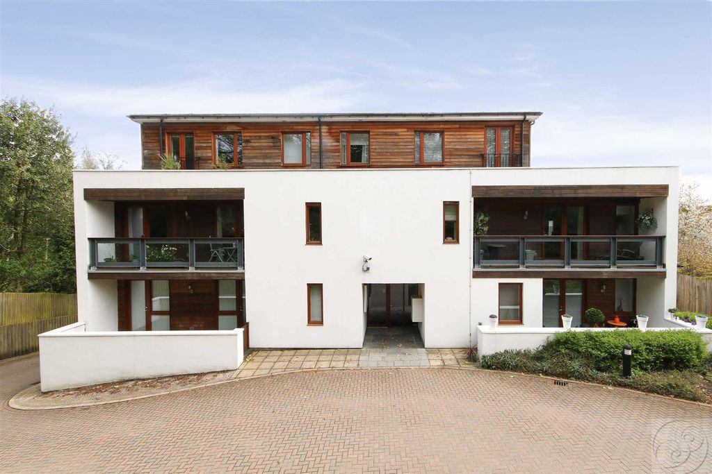 Property photo 1 of 27