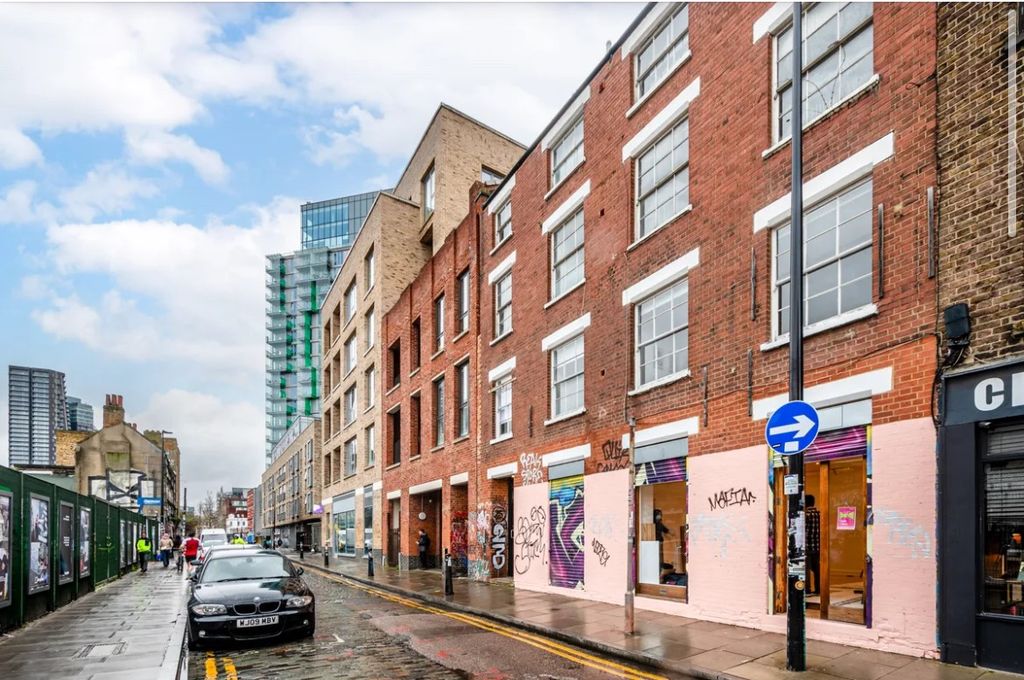 Property photo 1 of 2