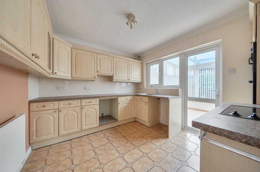 Property photo 3 of 11 1404733-8-6973743...