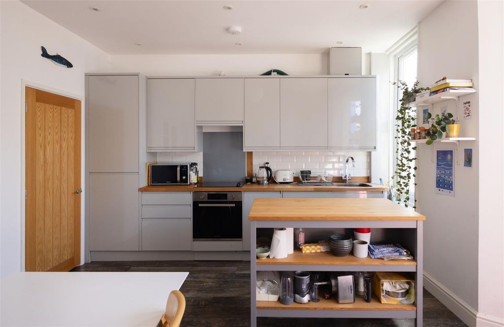 Property photo 3 of 17 Kitchen Diner